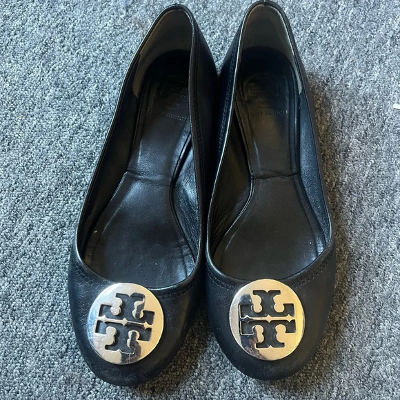 Tory Burch Black Reva Flats, size 8 - Picture 4 of 6